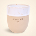 Handgefertigter Steingut-Becher in Speckled White mit Gravur „YOU ROCK" mit Herz – Dankeschön-Geschenk, handgefertigt in Portugal