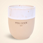 Handgefertigter Steingut-Becher in Speckled White mit Gravur „YOU ROCK" mit Herz – Dankeschön-Geschenk, handgefertigt in Portugal